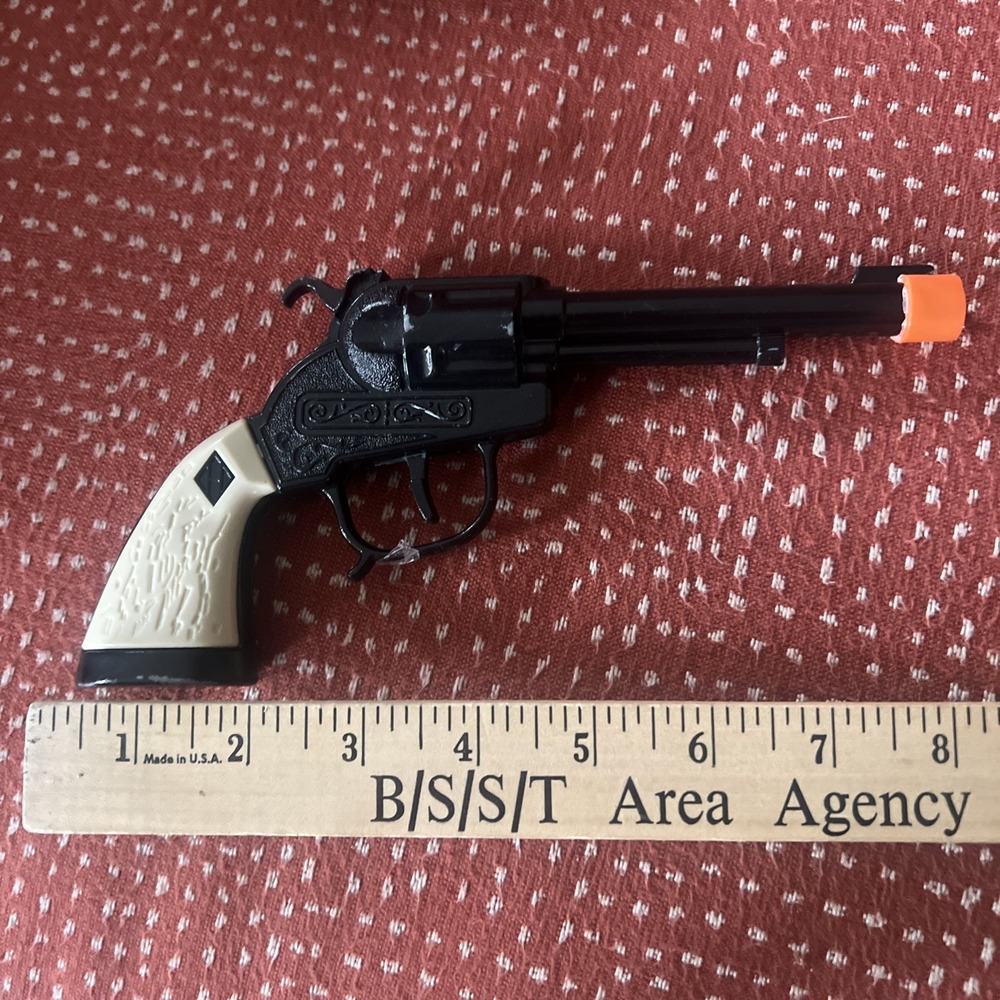 Hubley Plastic & Metal Toy Cap Gun, black uses cap rolls w/holster "H" on handle - Picture 3 of 4